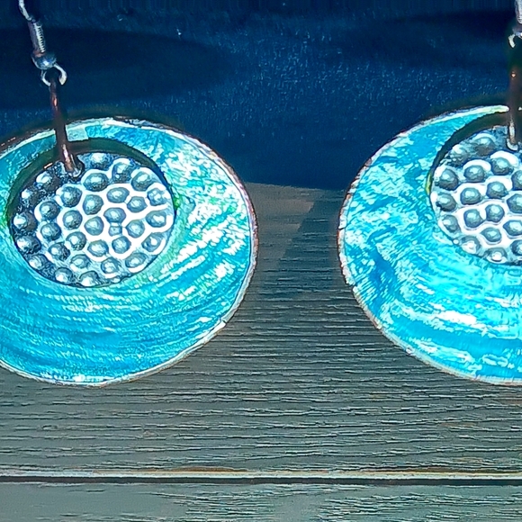 VINTAGE Nakea Shell Blue Earrings - Picture 1 of 3